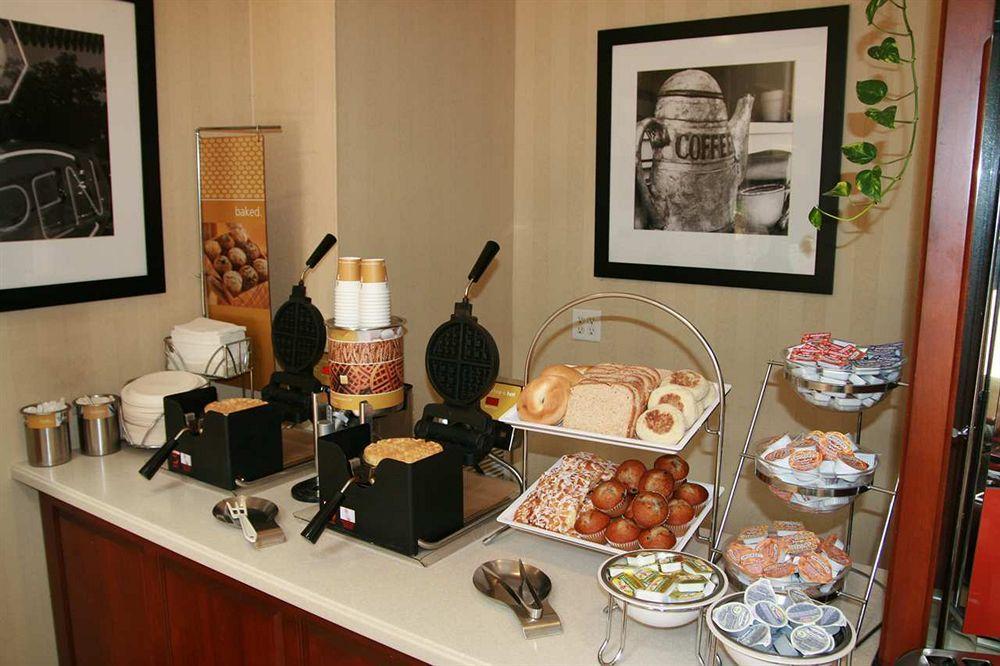 Hampton Inn Cornelia Restaurante foto