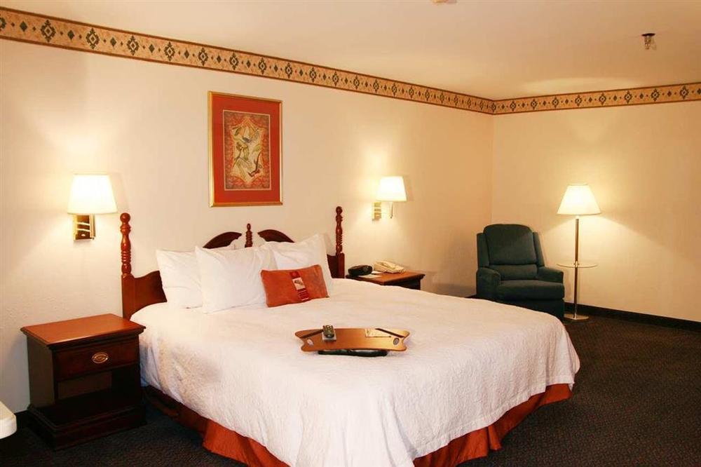 Hampton Inn Cornelia Habitación foto