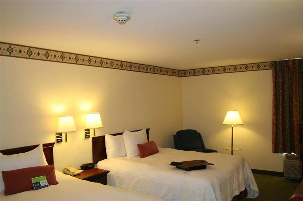 Hampton Inn Cornelia Habitación foto
