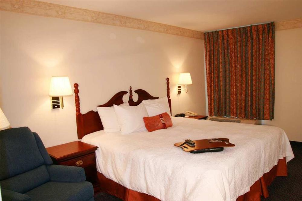 Hampton Inn Cornelia Habitación foto