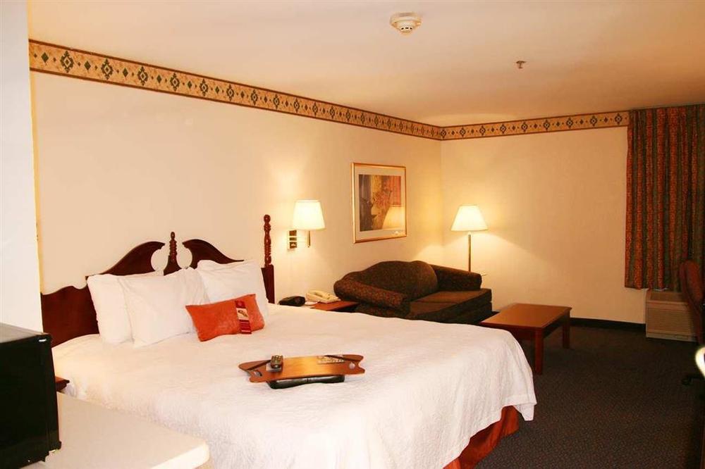 Hampton Inn Cornelia Habitación foto