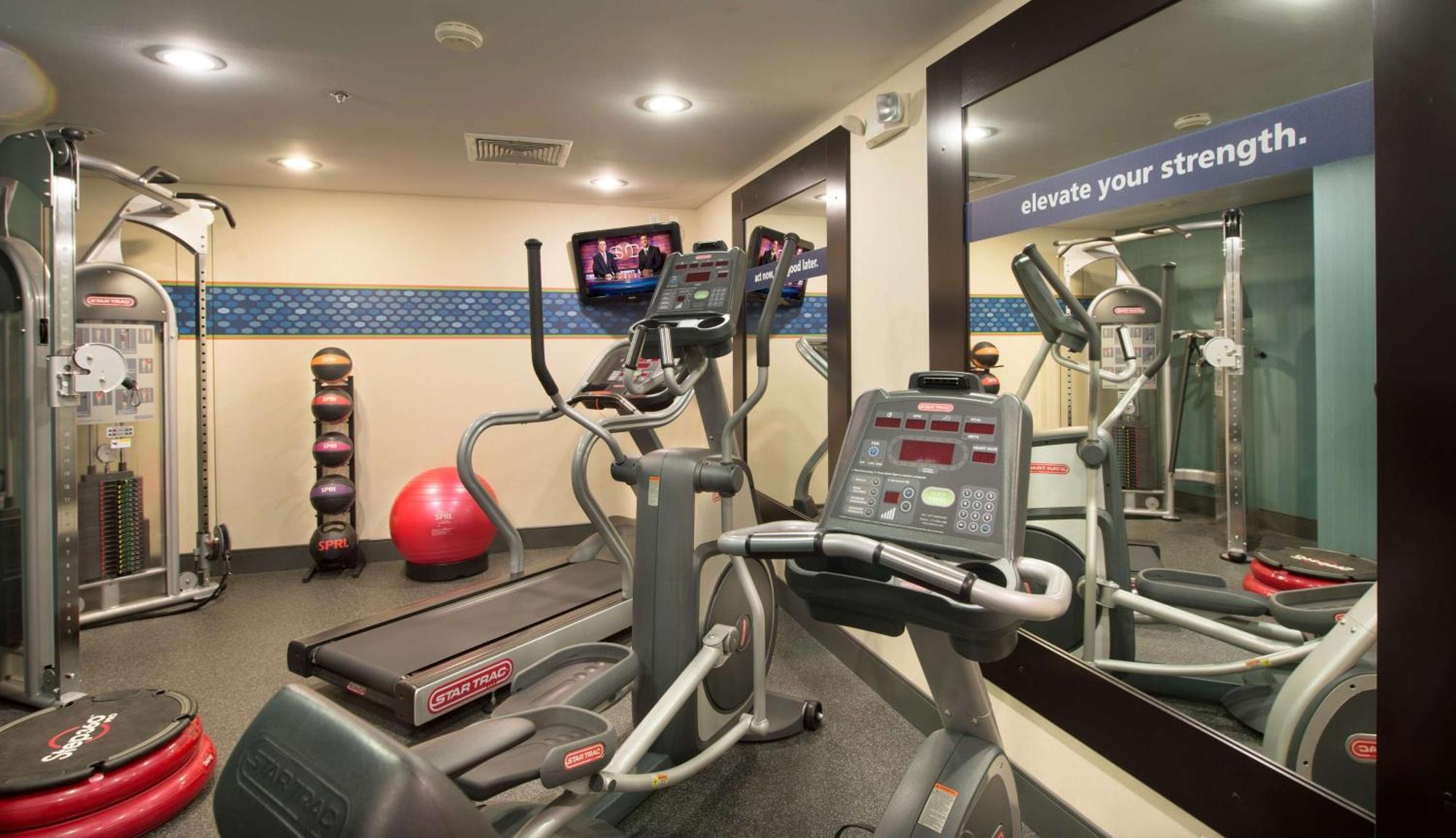 Hampton Inn Cornelia Exterior foto