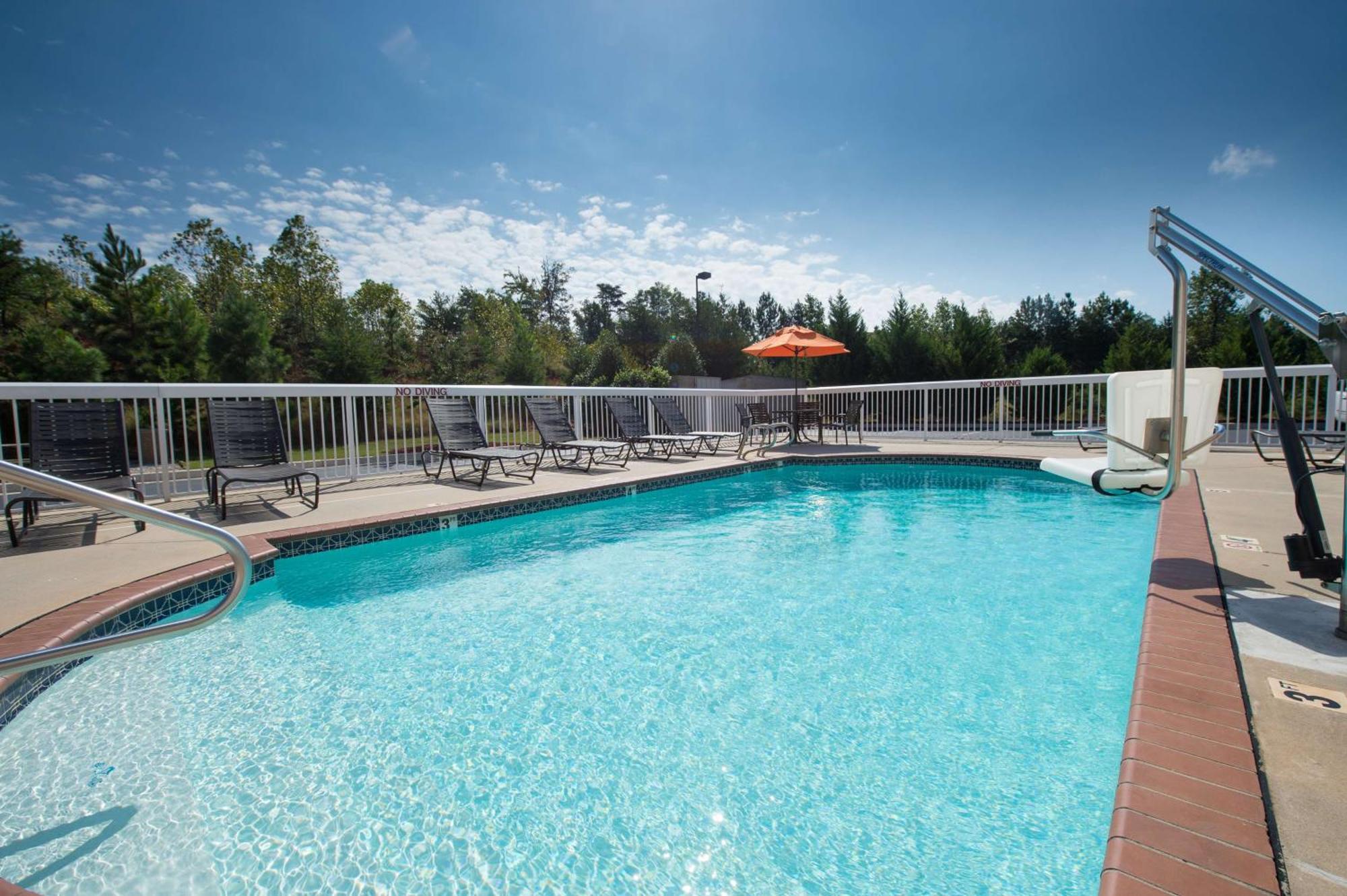 Hampton Inn Cornelia Exterior foto